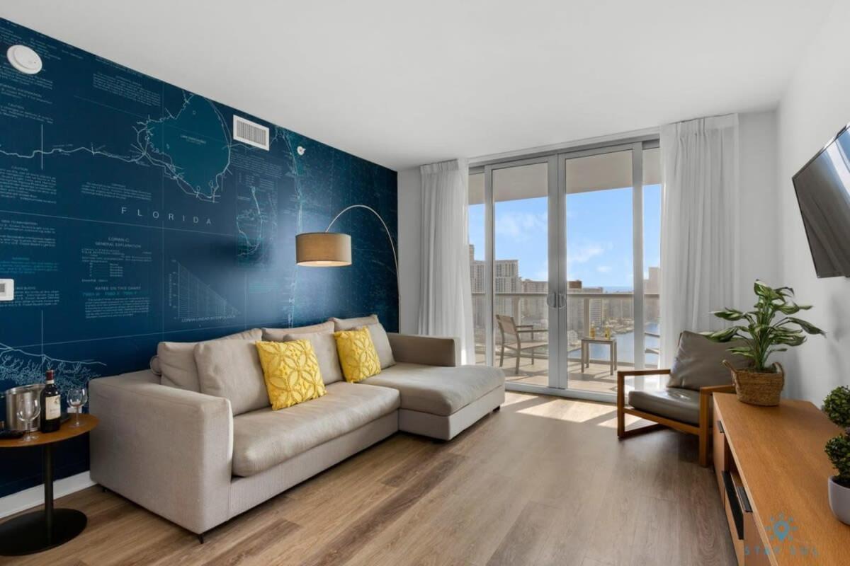 MODERN Resort BALCONY W VIEW Resort POOL Hallandale Beach Exterior foto