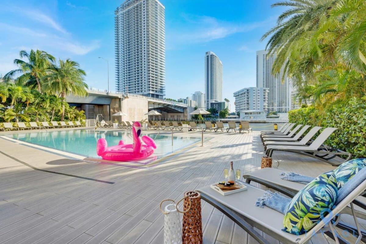 MODERN Resort BALCONY W VIEW Resort POOL Hallandale Beach Exterior foto