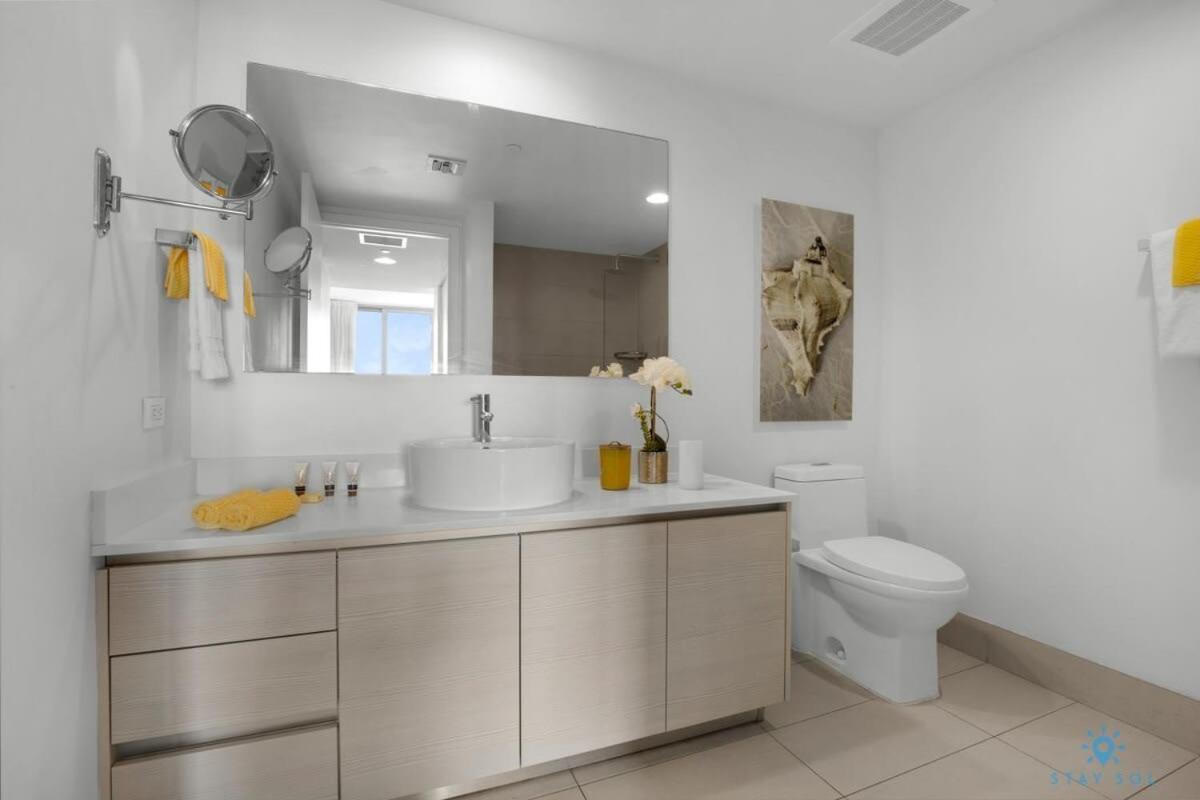 MODERN Resort BALCONY W VIEW Resort POOL Hallandale Beach Exterior foto