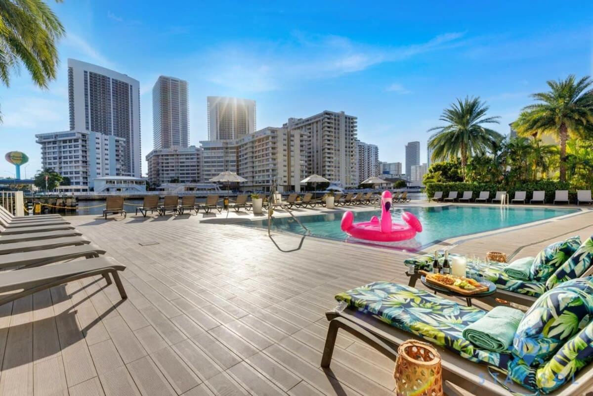 MODERN Resort BALCONY W VIEW Resort POOL Hallandale Beach Exterior foto