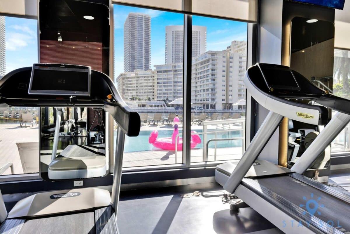 MODERN Resort BALCONY W VIEW Resort POOL Hallandale Beach Exterior foto